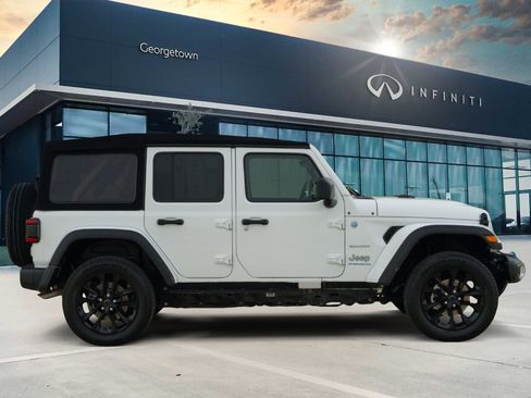 Used 2024 Jeep Wrangler Unlimited Sahara AWD/4WD image 3