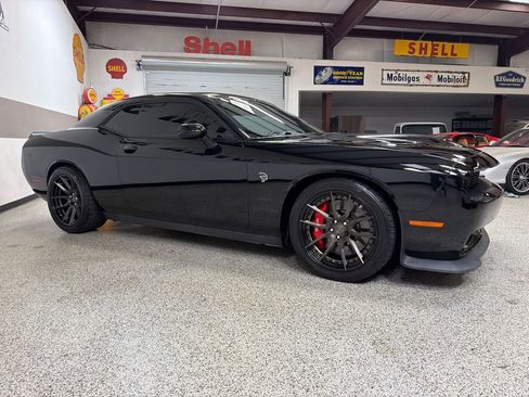 Used 2016 Dodge Challenger SRT Hellcat RWD image 12