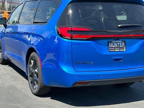 New 2026 Chrysler Pacifica Select w/ S Appearance Package FWD image 5
