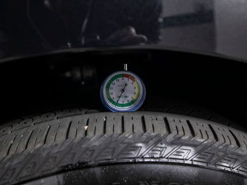 Used 2025 Land Rover Range Rover Velar Dynamic SE image 44