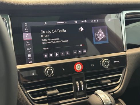 Used 2025 Porsche Macan image 17