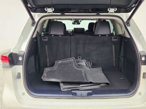 Used 2021 Toyota Highlander XLE image 23