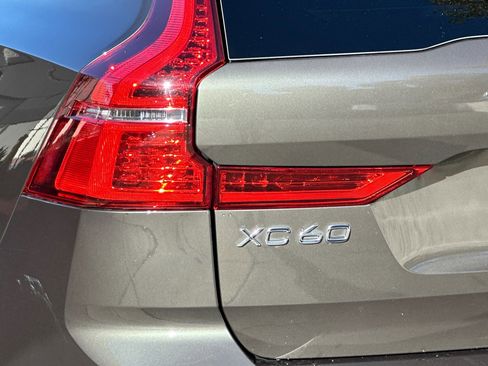 Certified 2022 Volvo XC60 B5 Momentum image 35