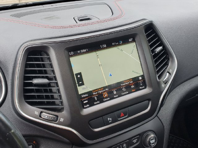 Used 2019 Jeep Cherokee Trailhawk AWD/4WD image 30