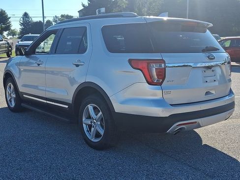 Used 2017 Ford Explorer XLT AWD/4WD image 7