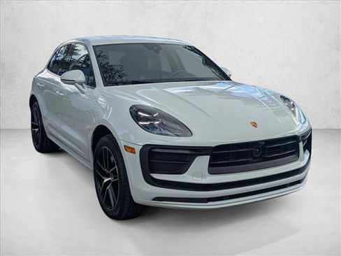 Used 2023 Porsche Macan image 3