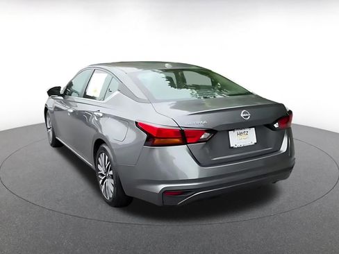 Used 2025 Nissan Altima 2.5 SV FWD image 10
