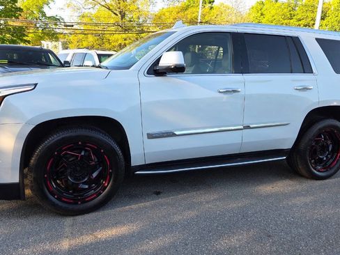 Used 2017 Cadillac Escalade Luxury AWD/4WD image 12