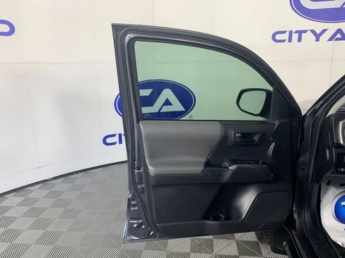 Used 2022 Toyota Tacoma SR5 RWD image 14