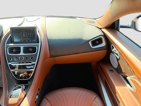 Used 2018 Aston Martin DB11 V12 image 19