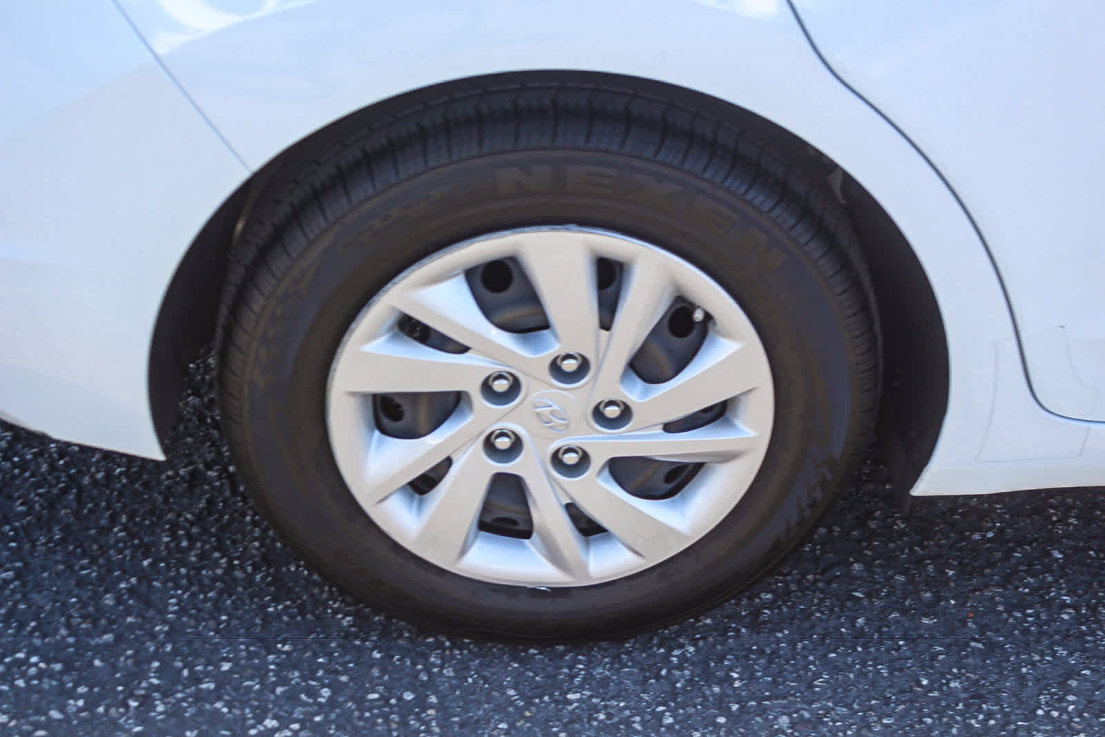 Used 2019 Hyundai Elantra SE w/ Cargo Package FWD image 11