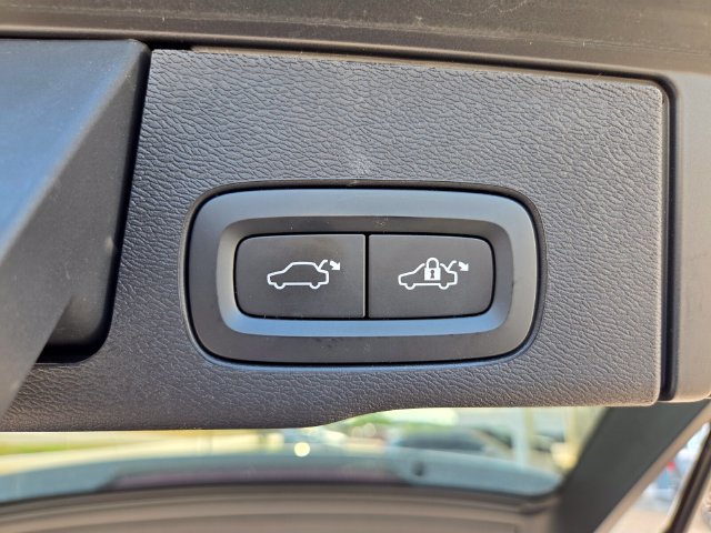 Certified 2023 Volvo XC60 B5 Ultimate FWD image 23