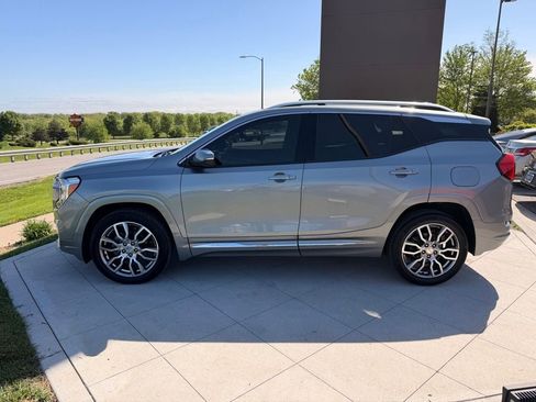 Used 2023 GMC Terrain Denali AWD/4WD image 4