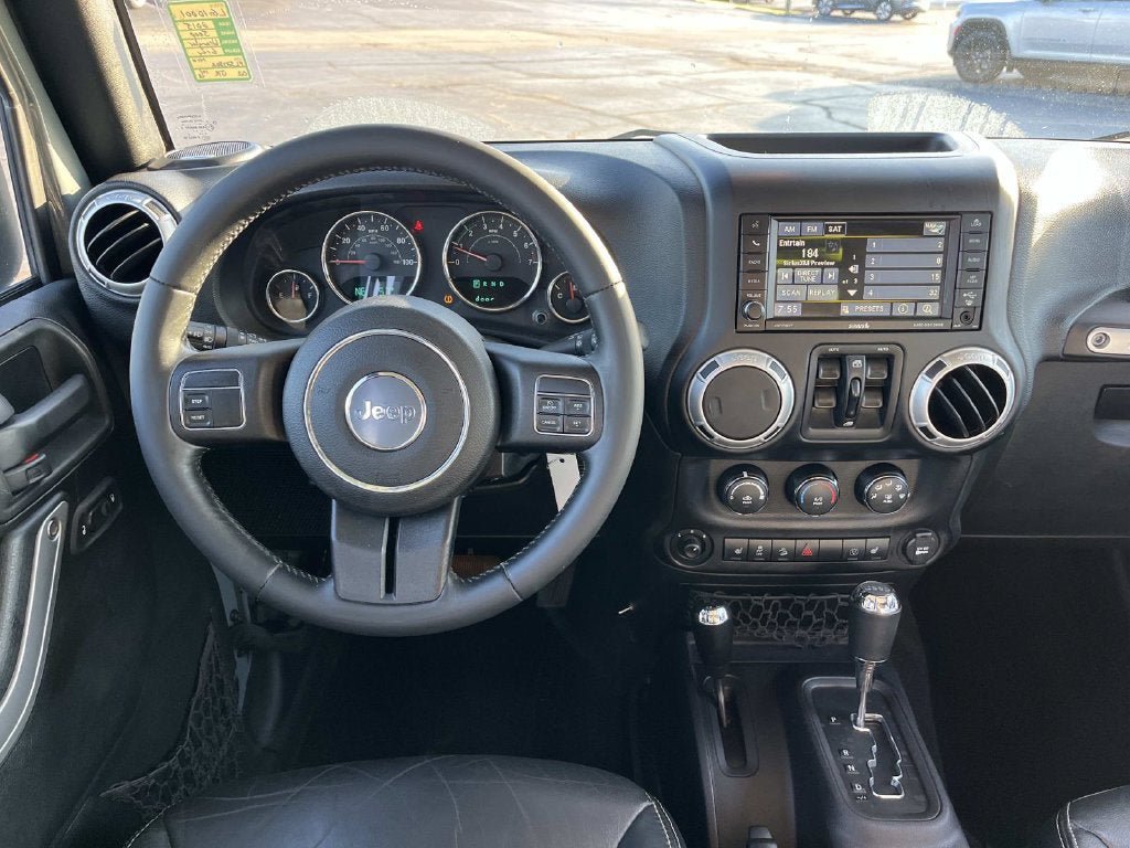 Used 2015 Jeep Wrangler Unlimited Sahara AWD/4WD image 10
