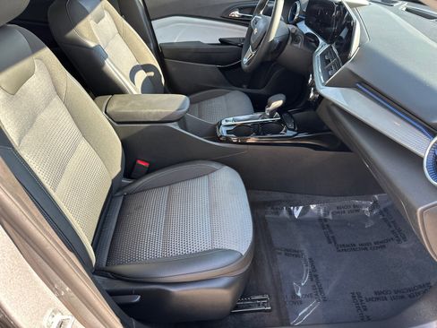 Used 2024 Chevrolet Trax LT w/ Driver Confidence Package image 13