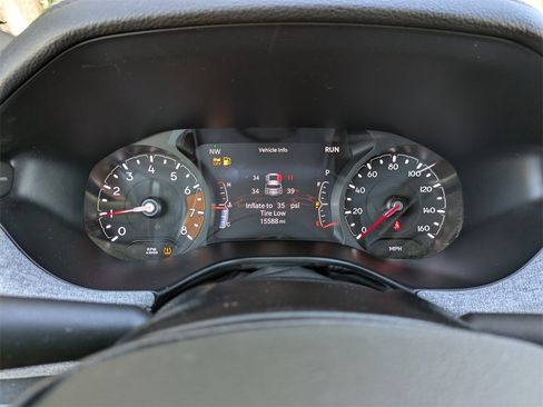 Used 2025 Jeep Compass Latitude image 28