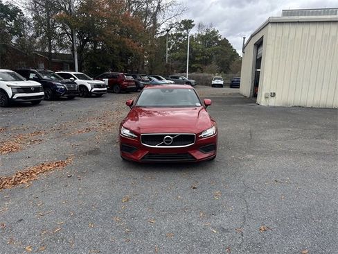 Used 2020 Volvo S60 T5 Momentum image 2