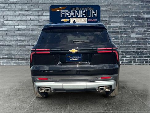 Used 2025 Chevrolet Traverse LT image 4