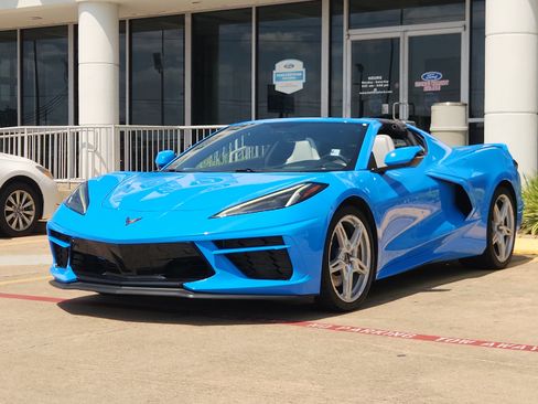 Used 2023 Chevrolet Corvette Stingray Preferred Cpe w/ Z51 Performance Package RWD image 2