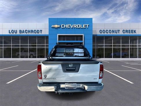 Used 2017 Nissan Frontier SV image 7