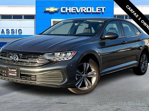 Used 2024 Volkswagen Jetta SE image 3