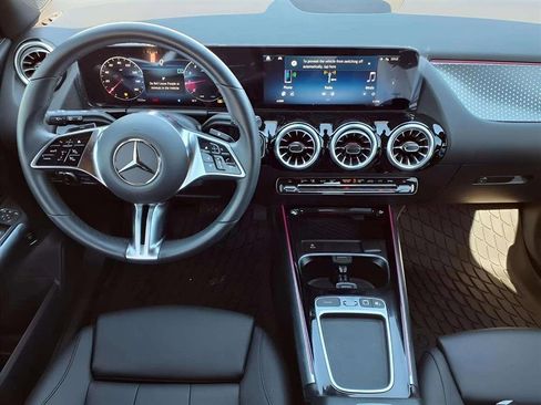 Used 2025 Mercedes-Benz GLA 250 image 11