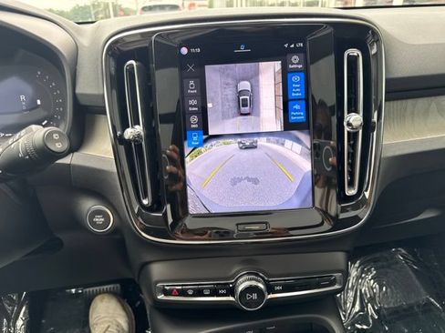 Certified 2025 Volvo XC40 B5 Plus AWD/4WD image 26