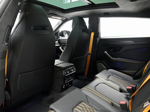 Used 2025 Lamborghini Urus SE AWD/4WD image 8