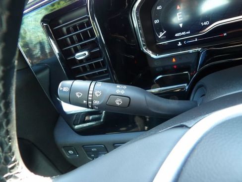 Used 2025 GMC Sierra 1500 SLT AWD/4WD image 23