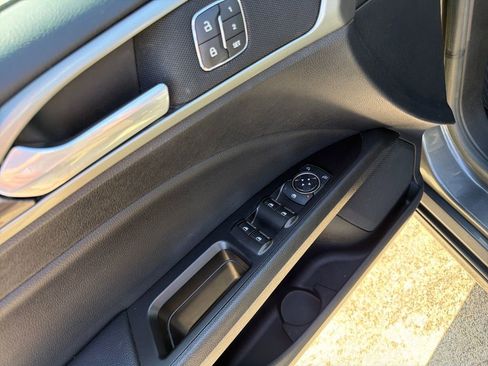 Used 2019 Ford Fusion SEL image 12