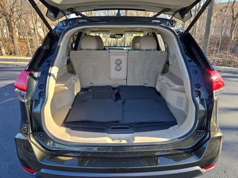 Used 2017 Nissan Rogue SL w/ SL Premium Package image 9