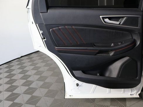 Used 2022 Ford Edge ST-Line image 11