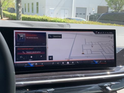 Used 2025 BMW X7 xDrive40i w/ M Sport Package image 27