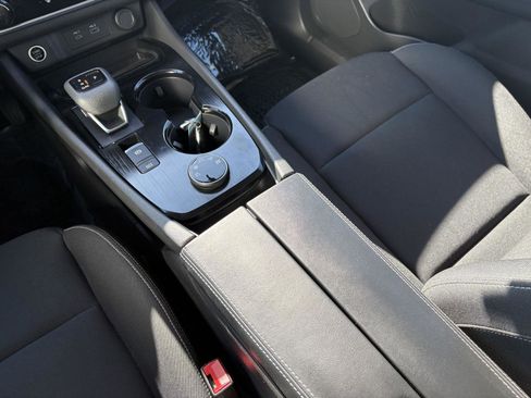 Used 2023 Nissan Rogue S image 12