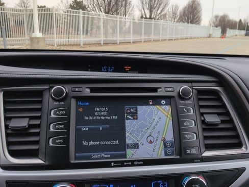 Used 2016 Toyota Highlander XLE image 17