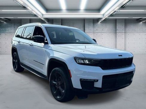 Used 2024 Jeep Grand Cherokee L Limited w/ Black Appearance Package AWD/4WD image 3