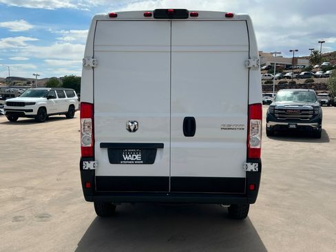 Used 2025 RAM ProMaster 2500 w/ Convenience Group FWD image 4