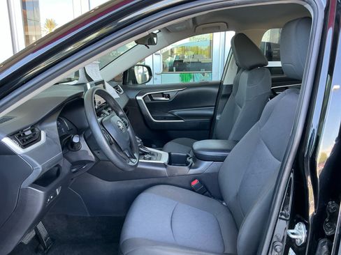 Used 2025 Toyota RAV4 XLE AWD/4WD image 14