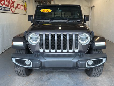 Used 2021 Jeep Gladiator Overland w/ Popular Equipment Package AWD/4WD image 3