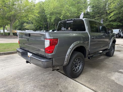 Used 2019 Nissan Titan SV w/ SV Convenience Package AWD/4WD image 7