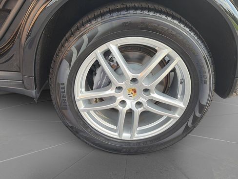 Used 2016 Porsche Cayenne AWD/4WD image 11