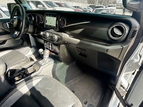Used 2023 Jeep Wrangler Unlimited Sahara w/ Cold Weather Group AWD/4WD image 33