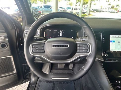Used 2024 Jeep Wagoneer L Series II w/ Flexible Seating Group AWD/4WD image 15