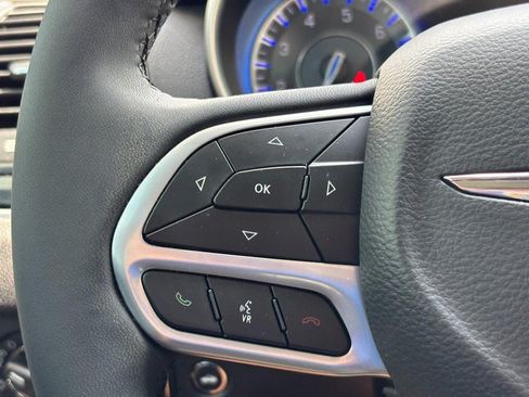Used 2023 Chrysler 300 Touring RWD image 20