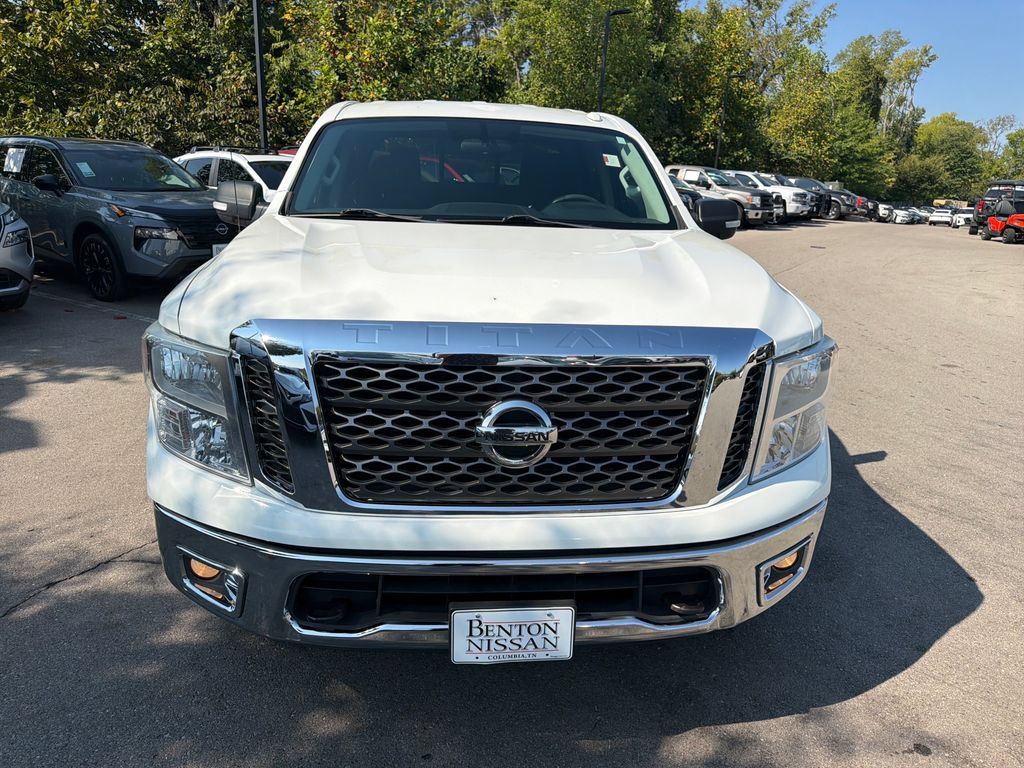 Used 2018 Nissan Titan SV AWD/4WD image 11