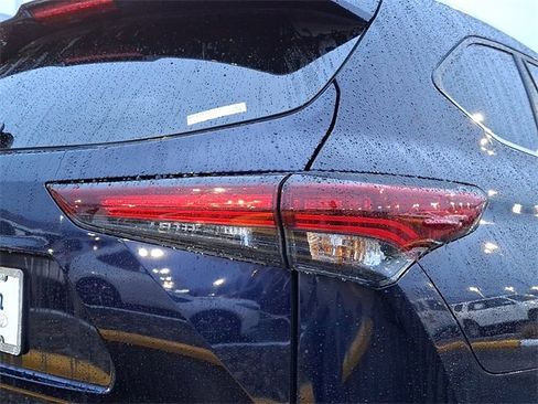 Certified 2024 Toyota Highlander XLE image 15