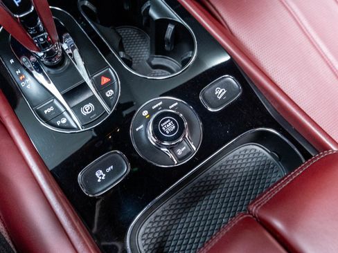 Used 2020 Bentley Bentayga AWD/4WD image 74