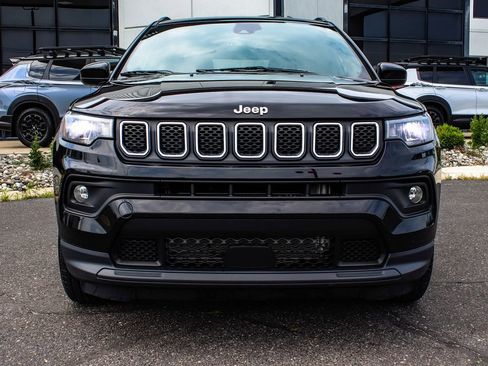Used 2023 Jeep Compass Latitude w/ Convenience Group AWD/4WD image 2