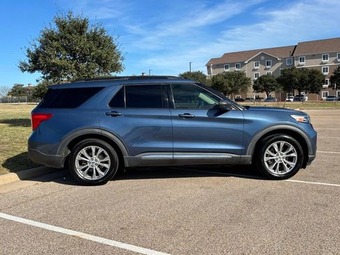 Used 2020 Ford Explorer XLT w/ Equipment Group 202A image 5