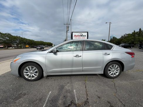 Used 2015 Nissan Altima 2.5 S w/ Power Driver Seat Package FWD image 2